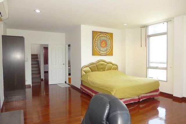 House for sale Wong Amat showing the second bedroom suite House for sale Wong Amat showing the second bedroom suite