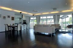 House for sale Na Jomtien showing the large living area