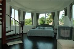 House for sale Na Jomtien showing the master bedroom