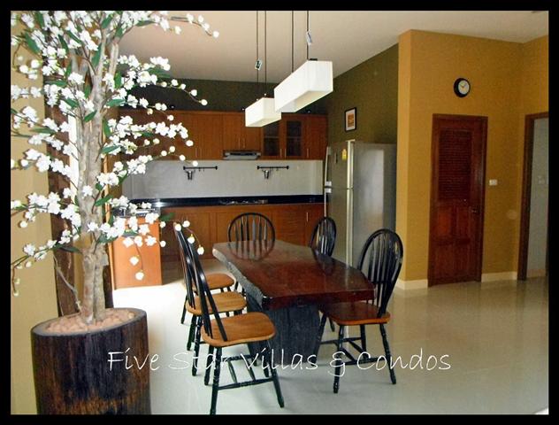 House for rent East Pattaya showing the dining area House for rent East Pattaya showing the dining area