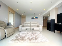Condominium for rent Wongamat Pattaya showing the open plan living area 