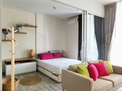 Condominium For rent Wongamat Pattaya showing the bedroom