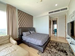 Condominium for rent Jomtien showing the master bedroom suite 