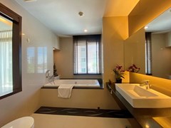 Condominium for rent Jomtien showing the second bathroom 