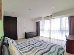 Condominium for rent Jomtien showing the second bedroom with office area 