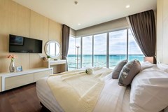 Condominium for rent Na Jomtien Pattaya showing the bedroom and sea view 