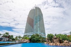 Condominium for rent Na Jomtien Pattaya showing the building and pool 