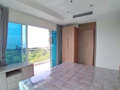 Condominium for rent Na Jomtien showing the bedroom and balcony 