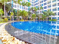 Condominium for rent Na Jomtien showing the communal pool 