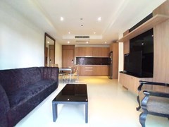 Condominium for rent Na Jomtien showing the living, dining and kitchen areas 