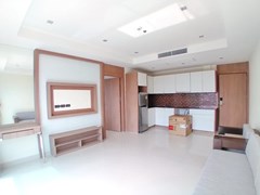 Condominium for rent Na Jomtien showing the living, dining and kitchen areas 