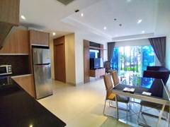 Condominium for rent Na Jomtien showing the open plan concept 