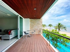 Condominium for rent Naklua Ananya showing the living area and balcony 