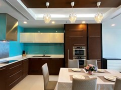Condominium for rent Naklua Ananya showing the kitchen