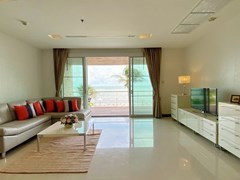 Condominium for rent Naklua Ananya showing the living room 