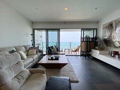 Condominium for rent Northpoint Pattaya showing the large living area 