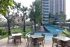 Condominium for rent Pattaya Unixx showing the communal swimming pool and building 