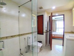Condominium for rent Pattaya showing the bathroom 