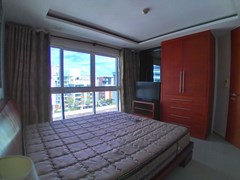 Condominium for rent Pattaya showing the bedroom and wardrobes 