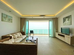 Condominium for rent Pattaya showing the living room with sea view 