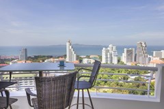Condominium For Rent Pratumnak Pattaya showing the terrace and balcony