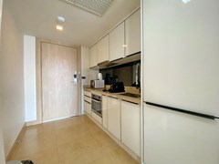 Condominium for rent Pratumnak Hill showing the kitchen 