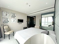 Condominium for rent on Pratumnak Hill showing the master bedroom suite 