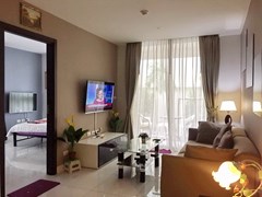 Condominium for rent on Pratumnak Hill Pattaya showing the living and bedroom 