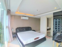 Condominium for rent Pratumnak Pattaya showing the master bedroom suite 
