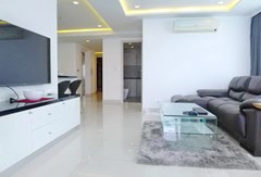 Condominium for rent Wong Amat beach Pattaya showing the living area