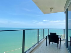 Condominium for rent Northpoint Pattaya showing the balcony 