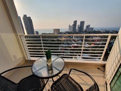 Condominium for rent Wong Amat Pattaya showing the balcony 