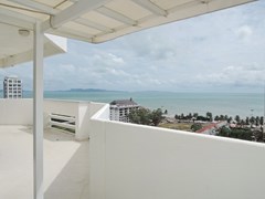 Condominium for rent Jomtien Beach showing the balcony view