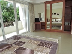 Condominium for rent Jomtien Beach showing the bedroom suite
