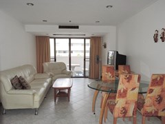 Condominium for rent Jomtien Beach showing the living and dining areas