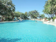 Condominium for Rent Wongamat Pattaya showing the swimming pool 