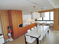 Condominium For Rent Northpoint Pattaya showing the kitchen and dining areas
