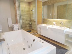Condominium For Rent Northpoint Pattaya showing the second master bathroom