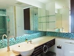 Condominium for rent in Northshore Pattaya showing the master bathroom