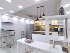 Condominium for sale Ban Amphur showing the kitchen 