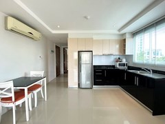 Condominium for sale Jomtien showing the dining and kitchen areas 