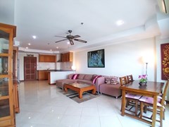 Condominium for sale Jomtien showing the dining, living and kitchen areas 