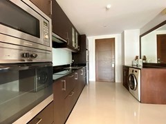 Condominium for sale Jomtien showing the kitchen