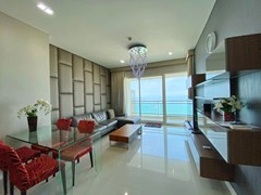 Condominium for sale Jomtien showing the living and dining areas 