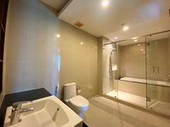 Condominium for sale Jomtien showing the second bathroom 