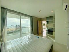 Condominium for sale Na Jomtien showing the master bedroom with sea view 