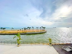 Condominium for sale Na Jomtien showing the sea view 