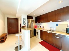 Condominium for sale Pattaya showing the kitchen and entrance 