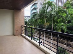 Condominium for sale Pattaya showing the large balcony