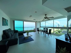 Condominium for sale Pattaya showing the living and dining areas 